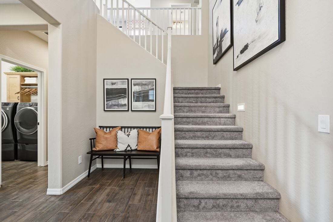 La Mira Wedgewood Stairs