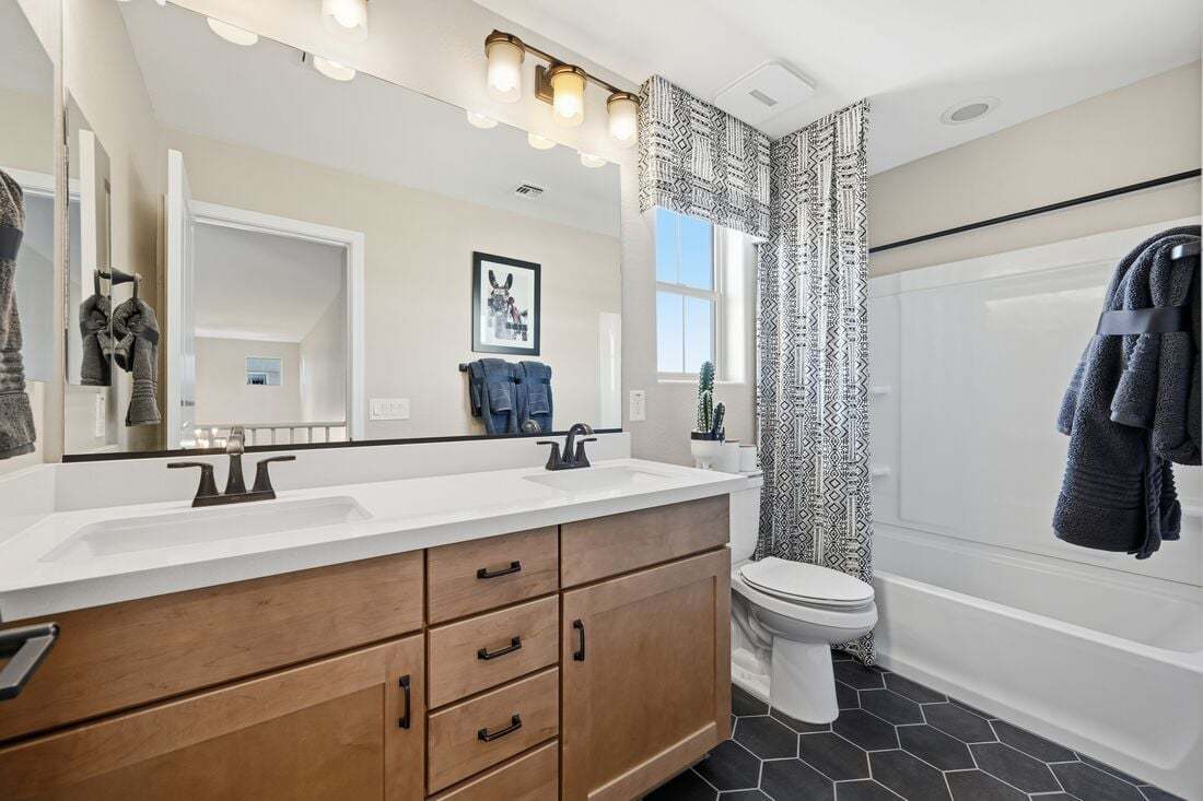 La Mira Wedgewood Seconadary Bathroom 1