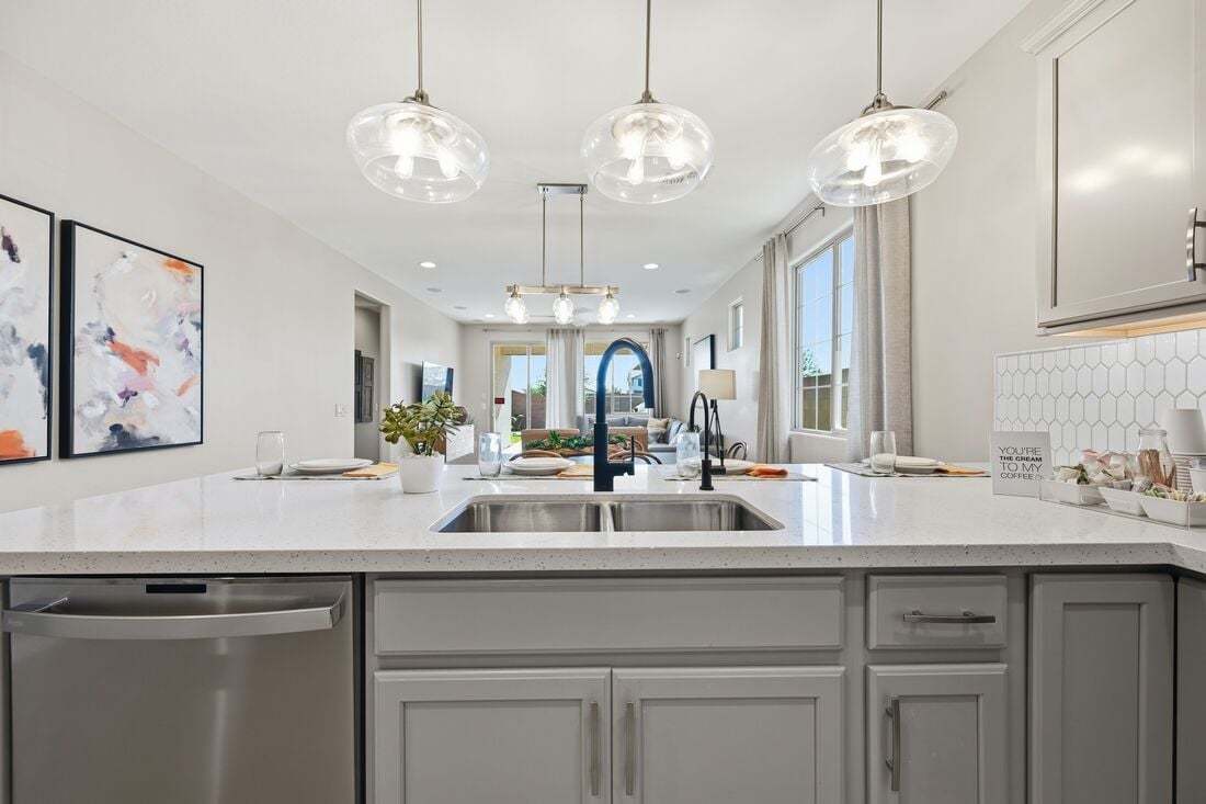 La Mira Discovery_Harlow Model_Kitchen