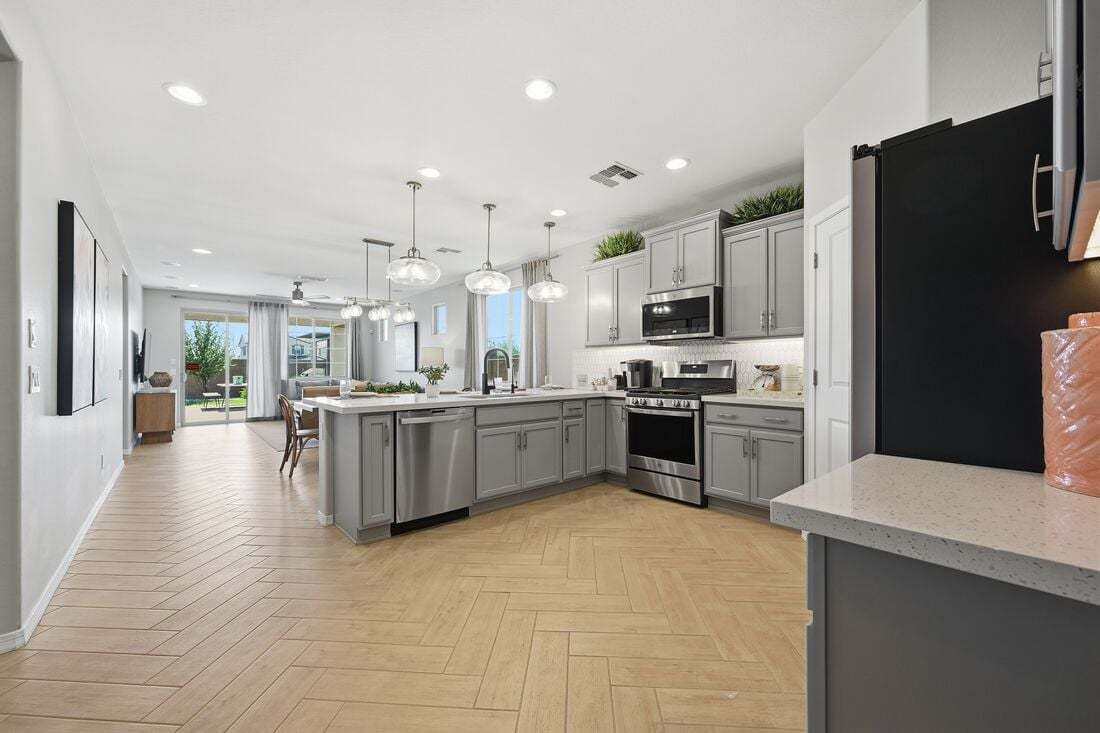 La Mira DiscoveryHarlow ModelKitchen 2