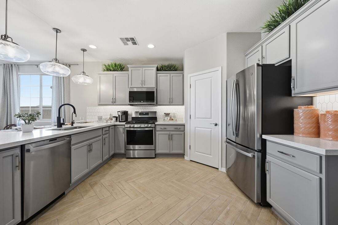 La Mira DiscoveryHarlow ModelKitchen 4