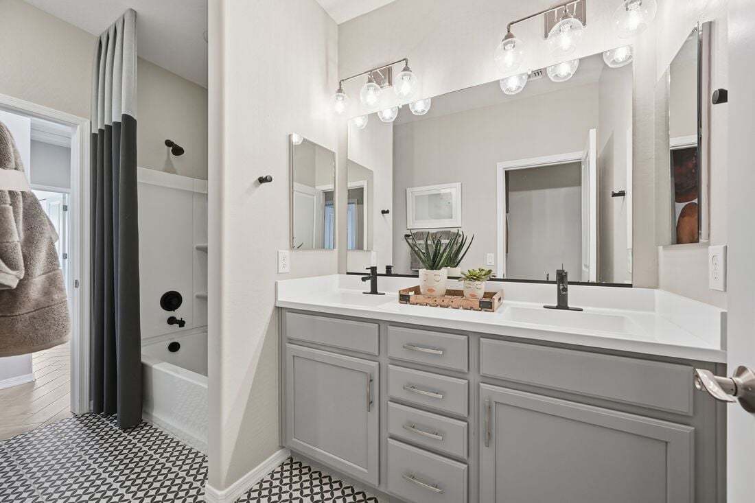 La Mira Discovery_Harlow Model_Secondary Bath