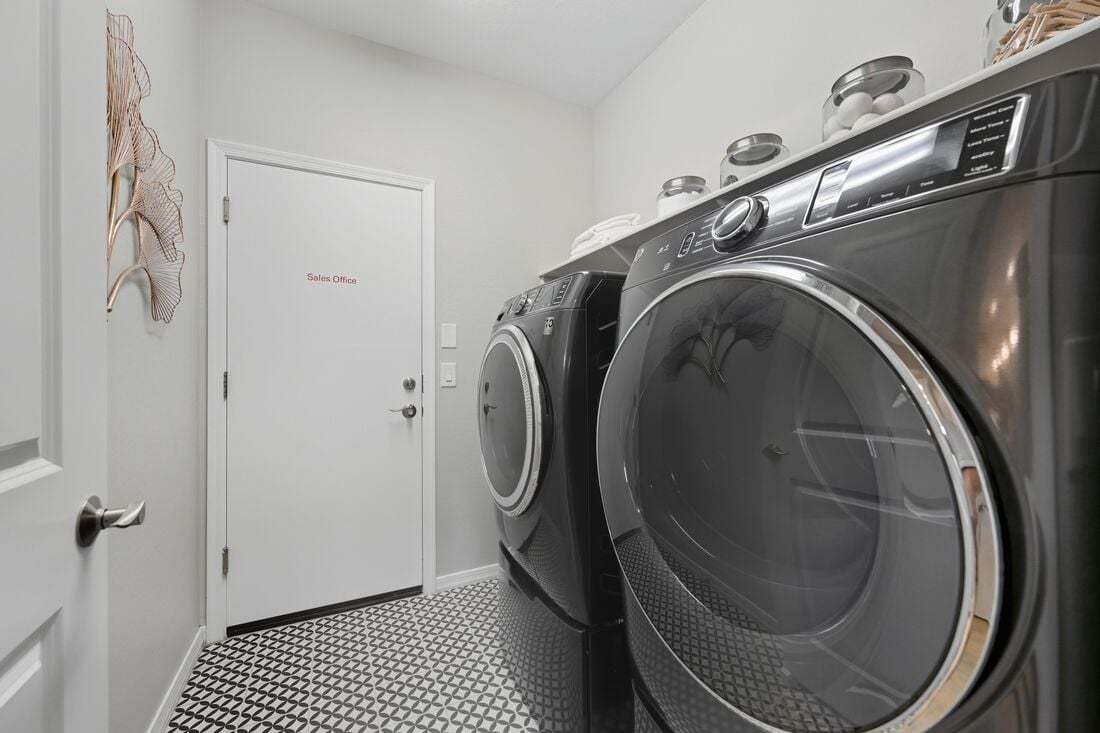 La Mira Discovery_Harlow Model_Laundry