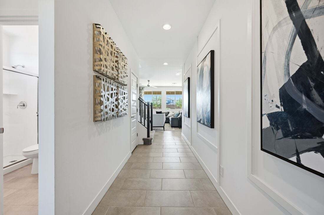 La Mira Discovery_Paisley Model_Hallway