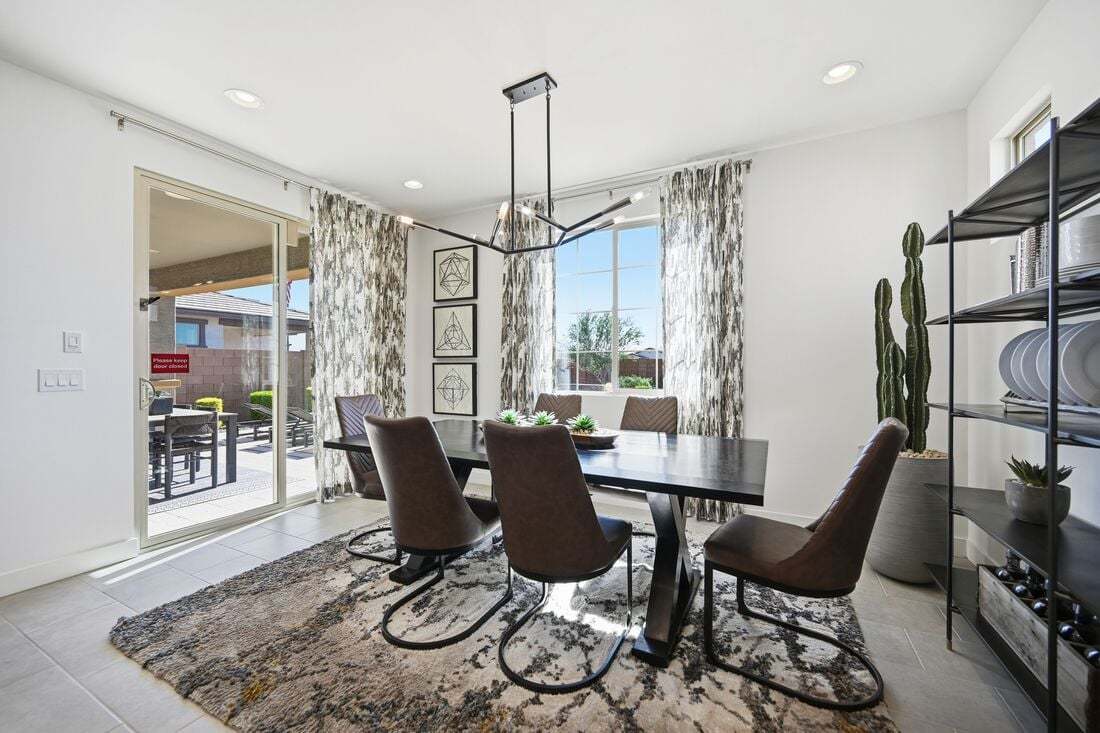 La Mira Discovery_Paisley Model_Dining