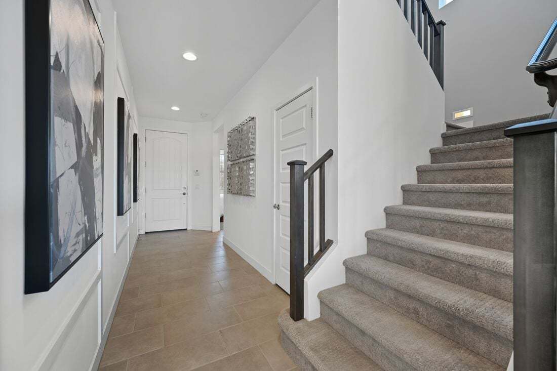 La Mira Discovery_Paisley Model_Stairs