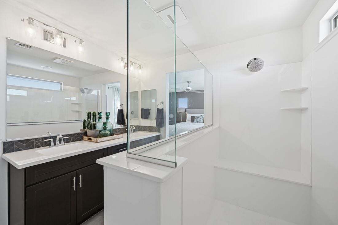 La Mira DiscoveryPaisley ModelPrimary Bath 2