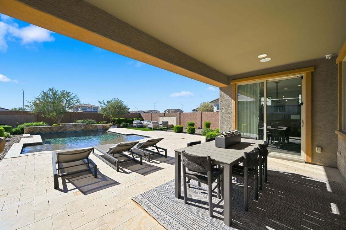 La Mira Discovery_Paisley Model_Covered Patio