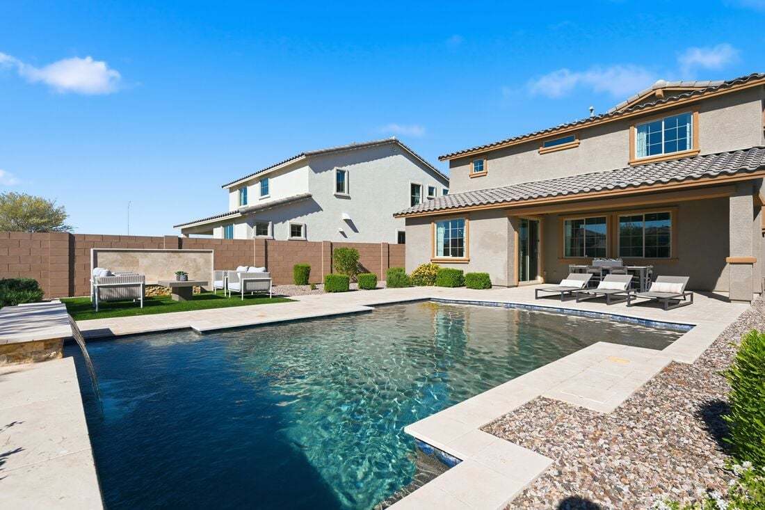 La Mira DiscoveryPaisley ModelBackyard 2