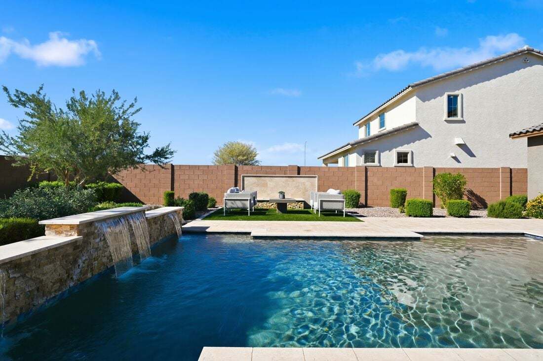 La Mira DiscoveryPaisley ModelBackyard 3