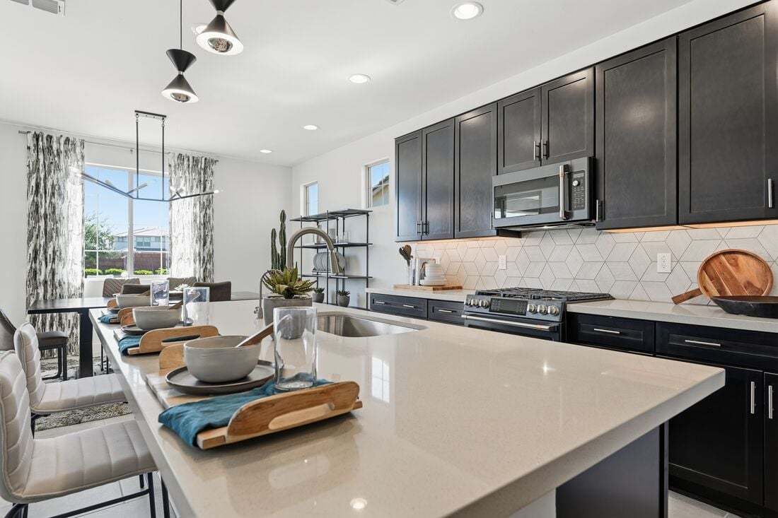 La Mira Discovery_Paisley Model_Kitchen and Dining