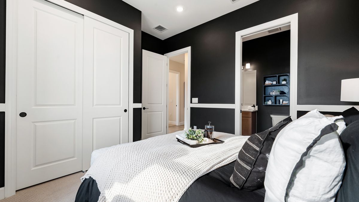 Bellisimo Model - Esplanade by the Islands...