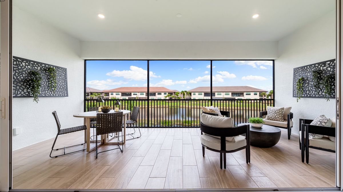 Bellisimo Model - Esplanade by the Islands...