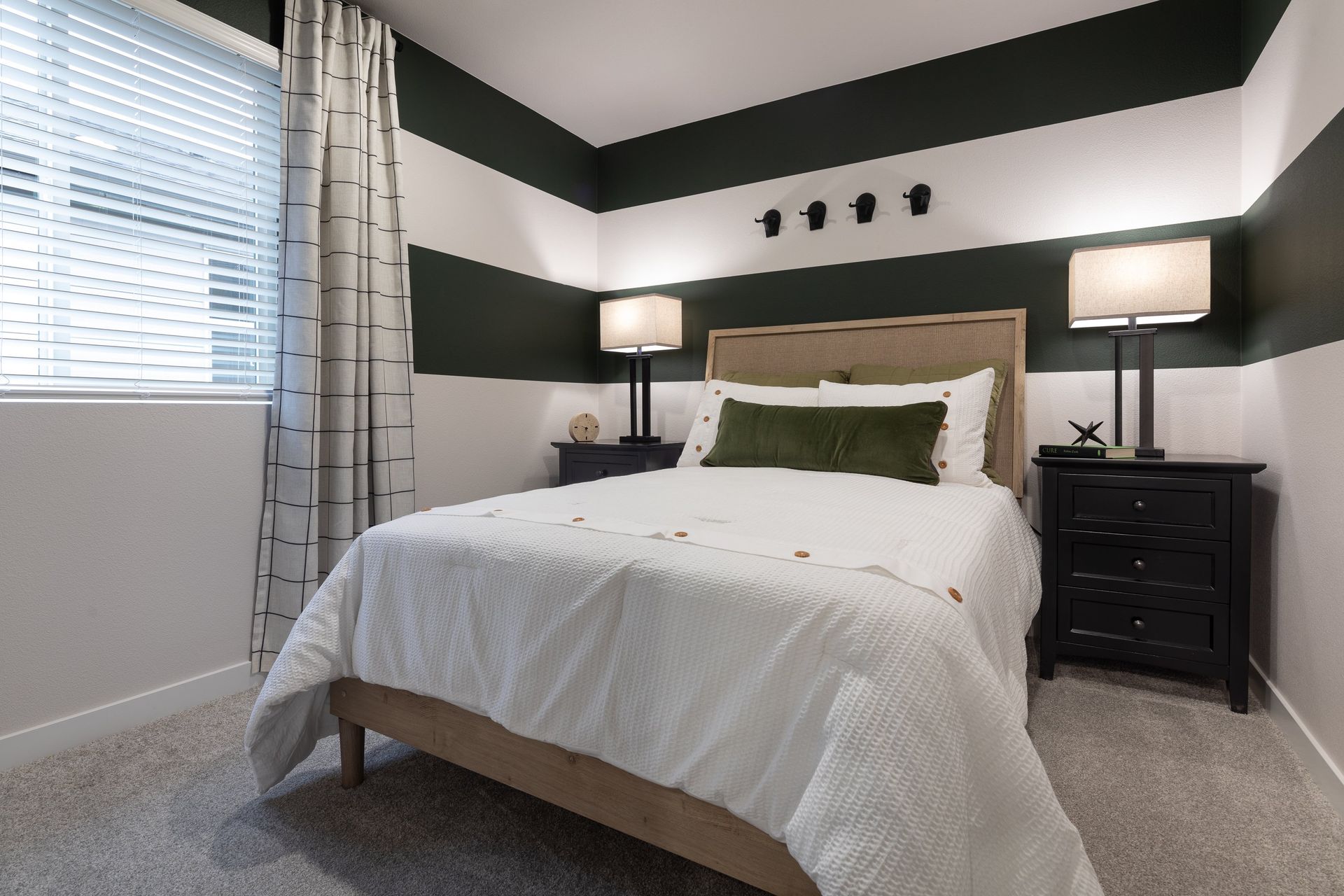 Piper Ridge Onyx Bedroom 2
