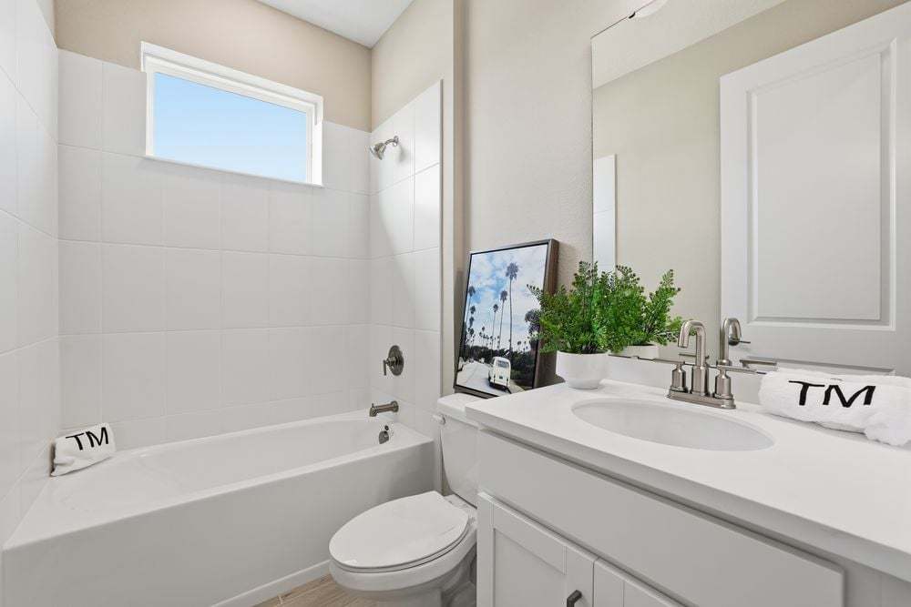 hj-fl-tampa-firethorn-aruba-lot-1033-bathroom-001