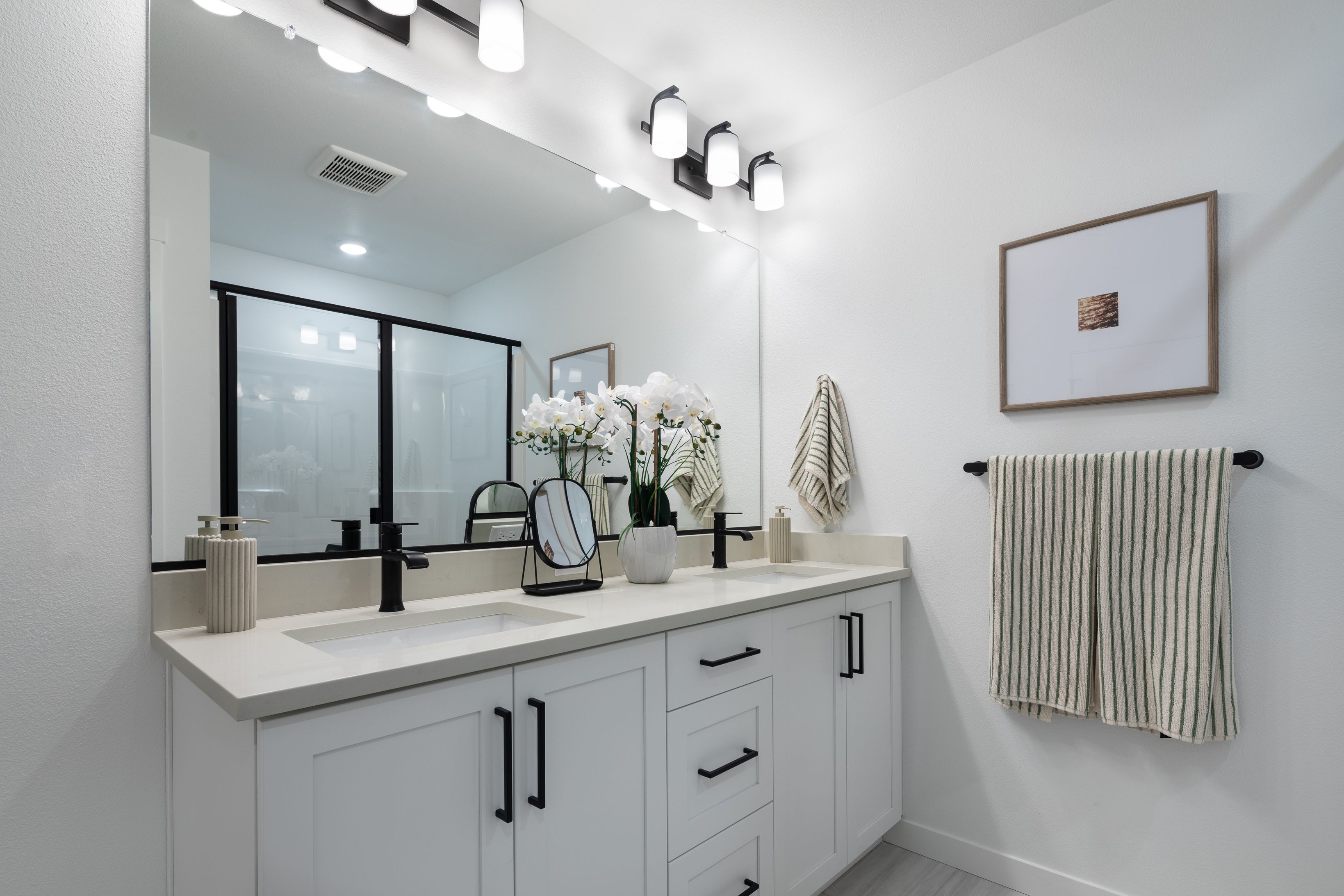Piper Ridge Townhomes Sorrel Primary Bathroom