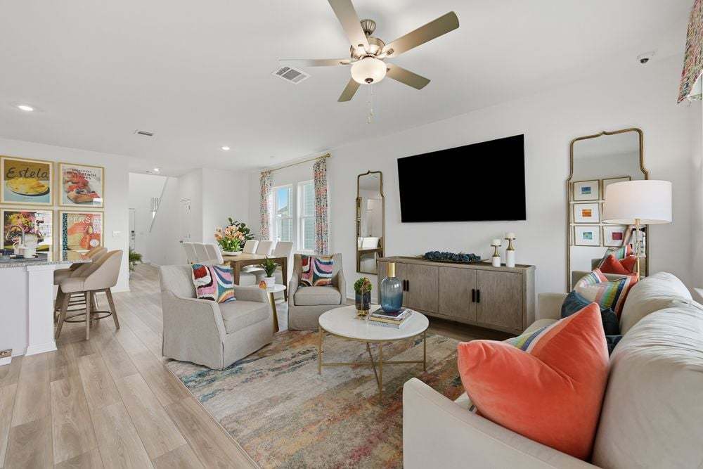 hj-tx-austin-longview-hawk-lot-3-tv-lounge-to...