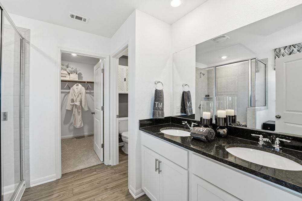 hj-tx-austin-sunfield-harrier-lot-na-bathroom-003