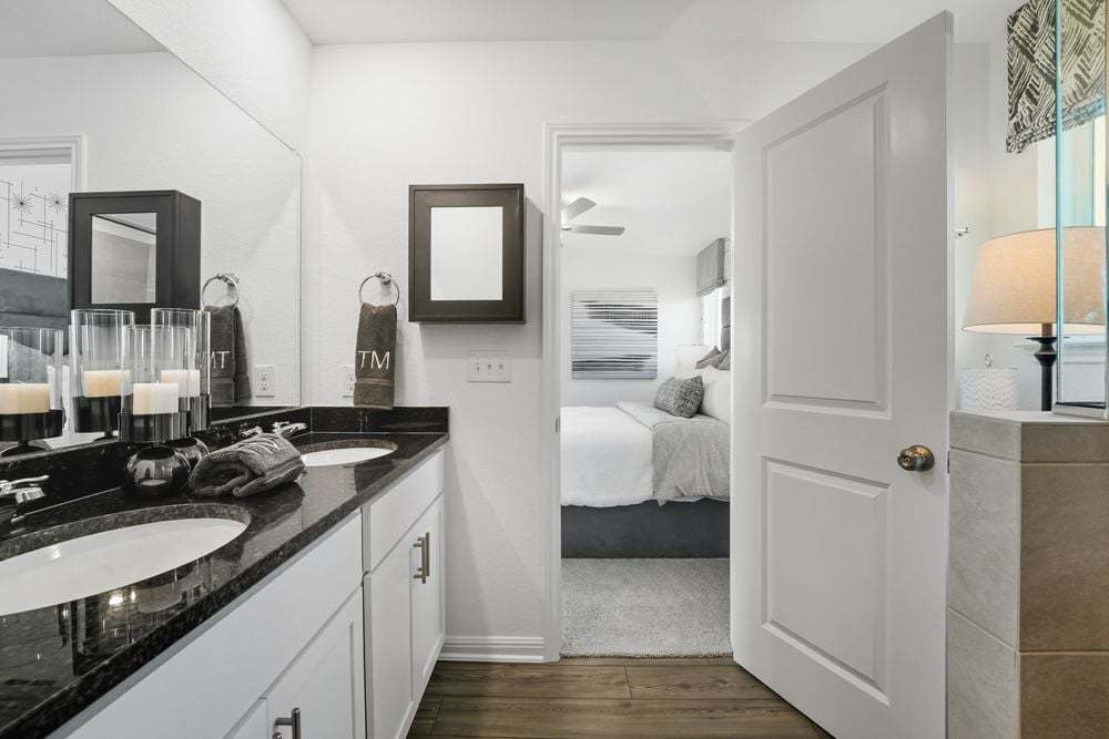 hj-tx-austin-sunfield-harrier-lot-na-bathroom-002
