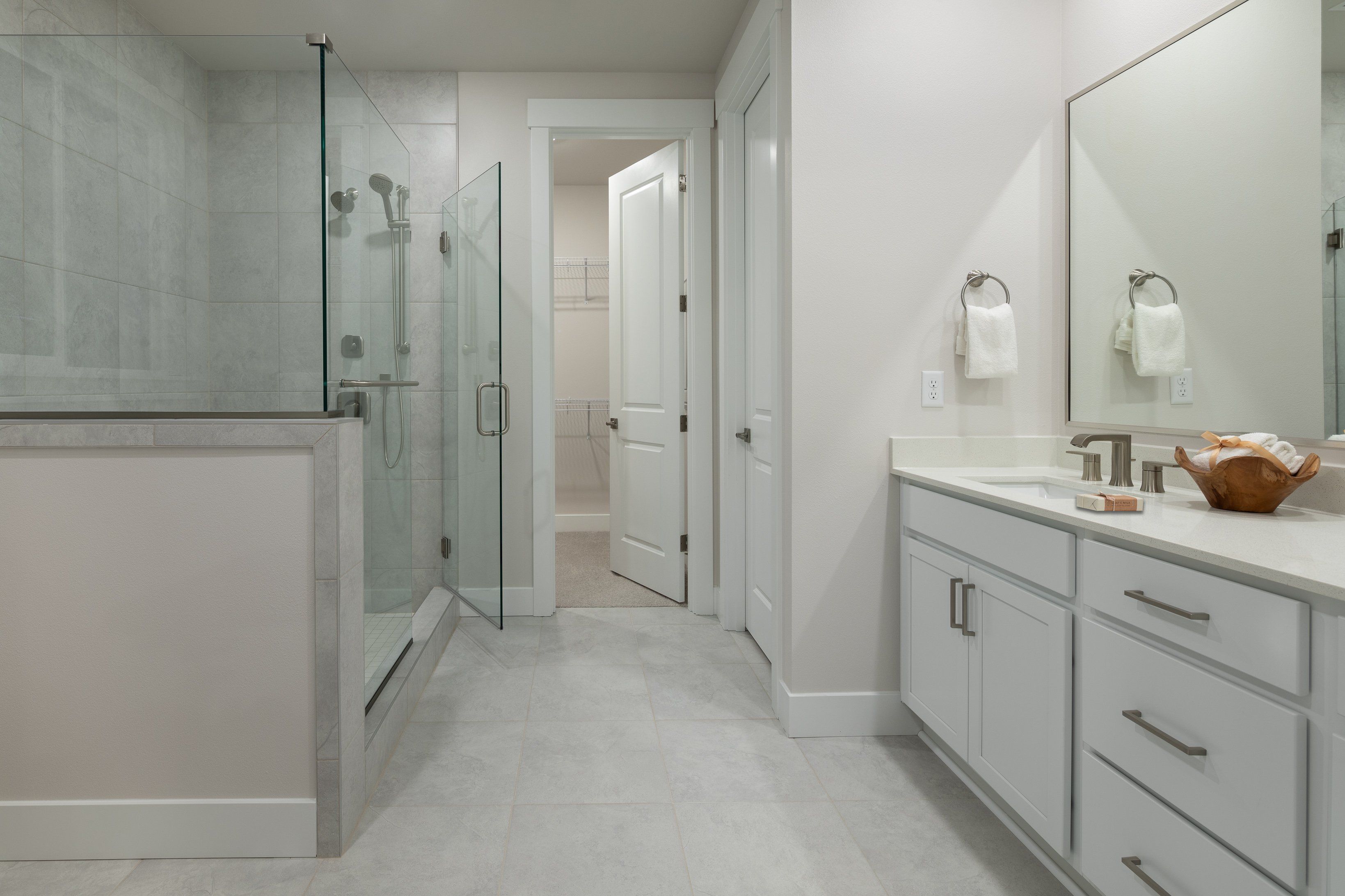 Sunrise Vista Orchid Primary Bathroom