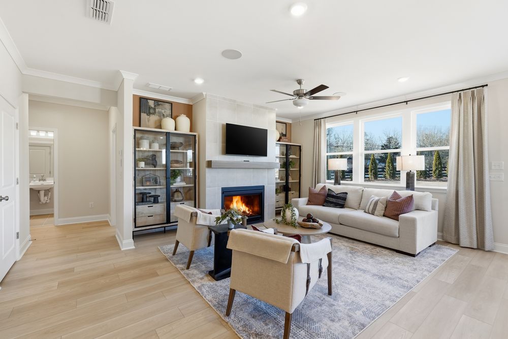 hj-ga-atlanta-dreycott-essex-lot-75-tv-lounge...