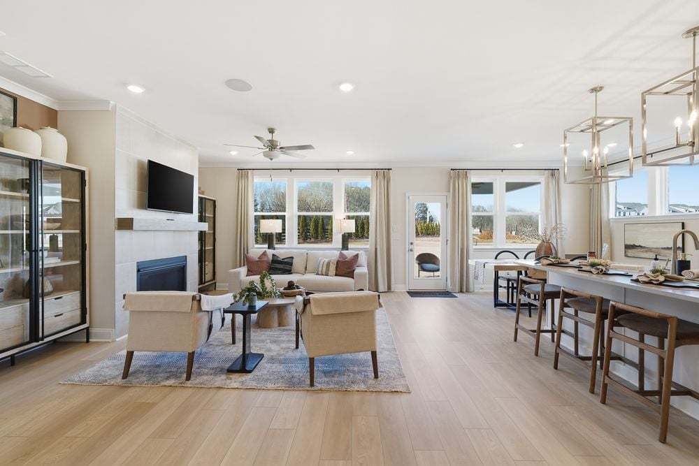 hj-ga-atlanta-dreycott-essex-lot-75-tv-lounge-004