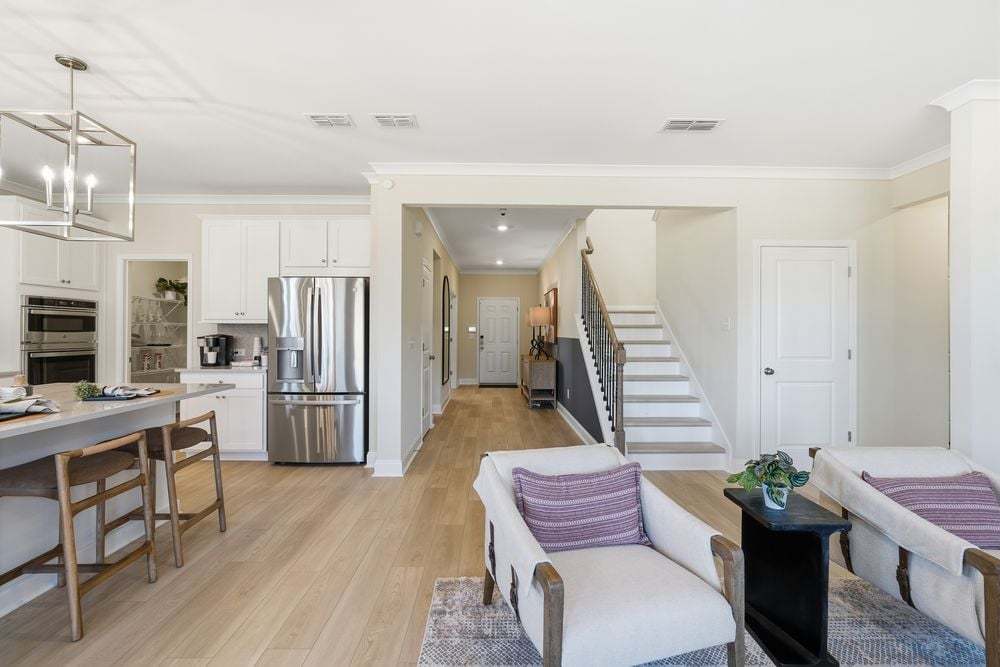 hj-ga-atlanta-dreycott-essex-lot-75-tv-lounge-005