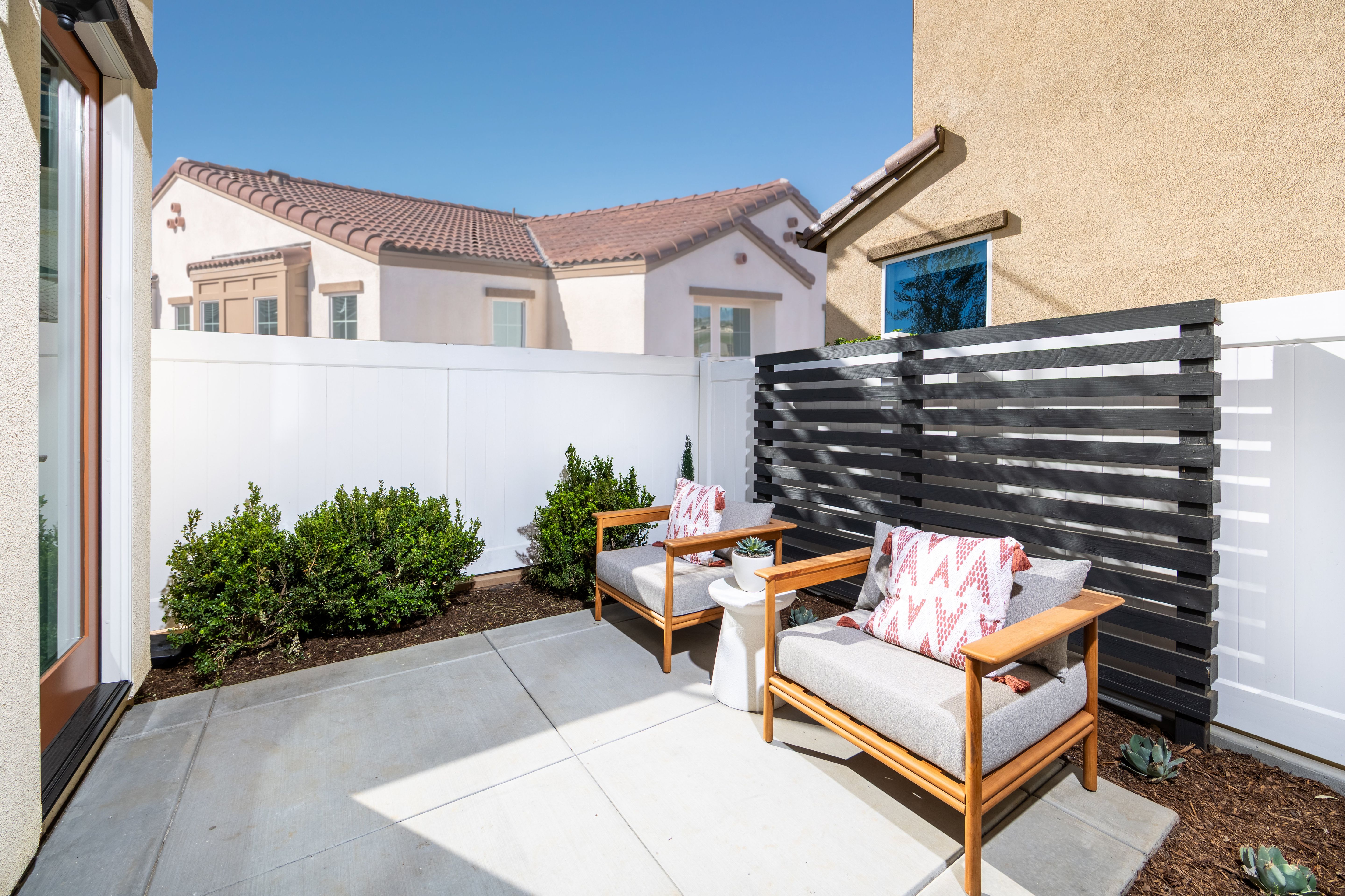 ca-socal-cobalt-plan 1-2 story-3 bed-patio