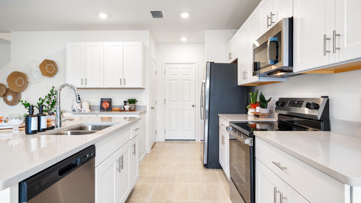 Taylor Morrison - Solena - Eagle Model-19-kitchen