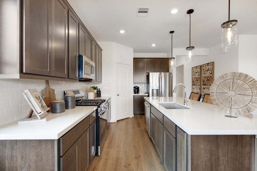 hj-tx-houston-ryehill-dorset-lot-7-kitchen-002