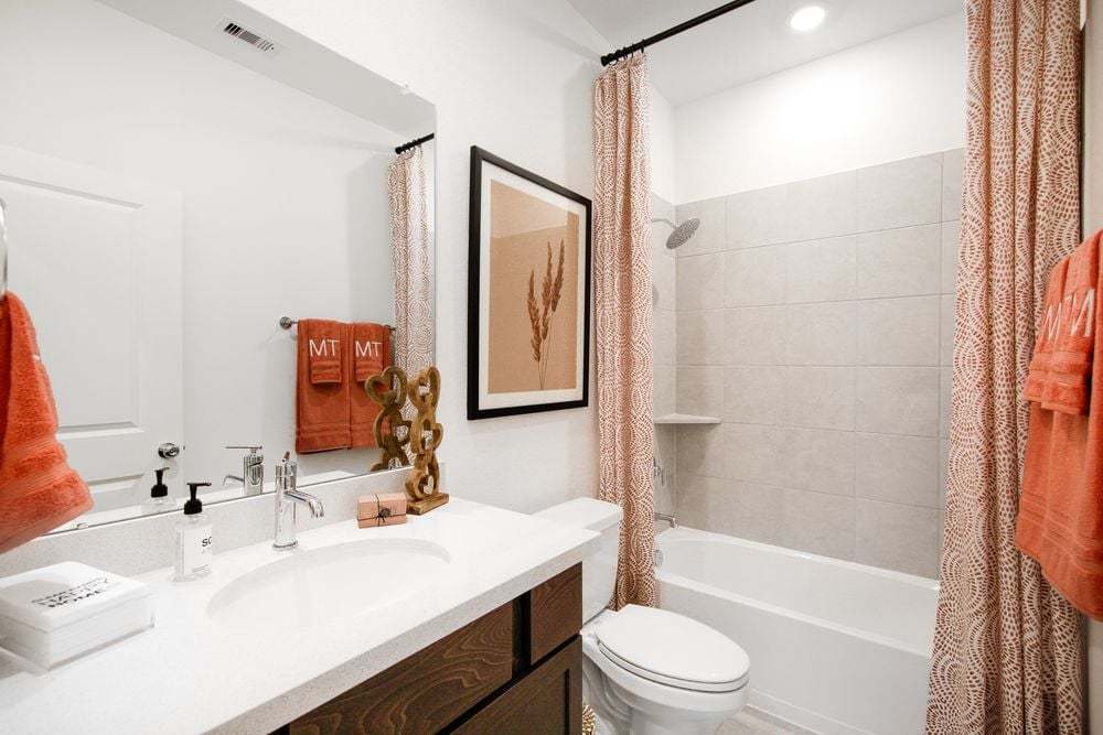 hj-tx-houston-ryehill-dorset-lot-7-bathroom-001