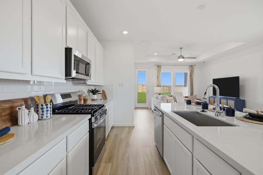 hj-tx-houston-ryehill-juliet-lot-8-kitchen-002