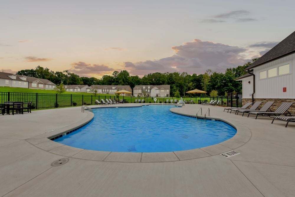 hj-nc-raleigh-camden-place-99-hank-pool area-001