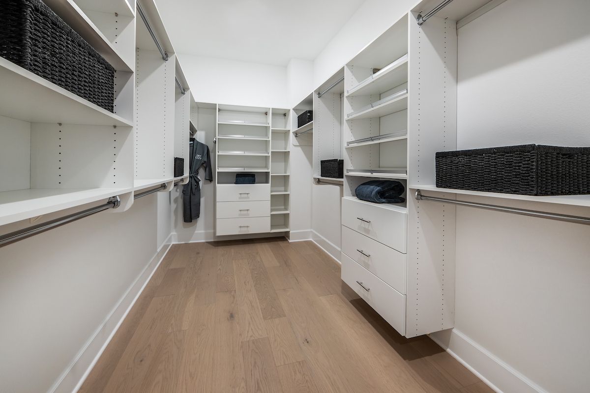 ca-socal-aurora-plan 3-2 story-5 bed- closet