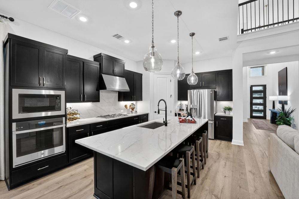 hj-tx-austin-village-grove-balcones-kitchen-001
