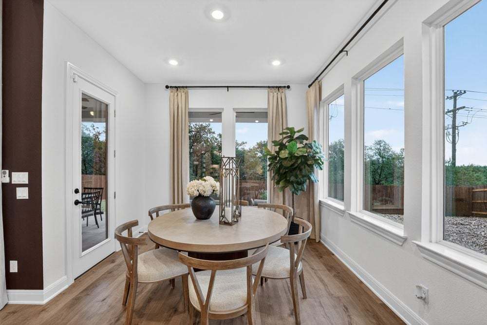 hj-tx-austin-village-grove-balcones-dining-ar...