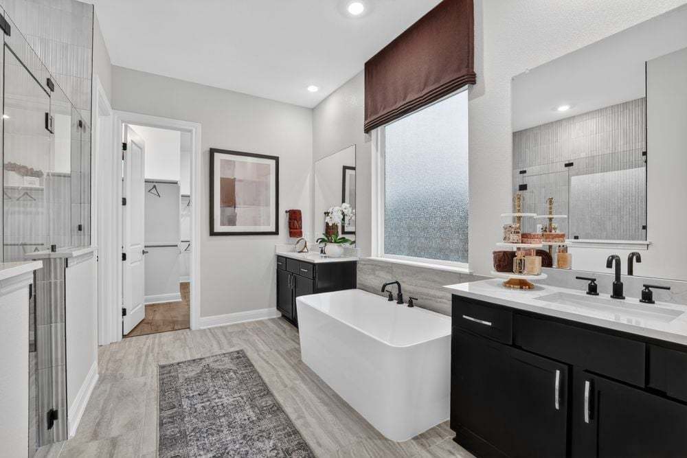 hj-tx-austin-village-grove-balcones-bathroom-003