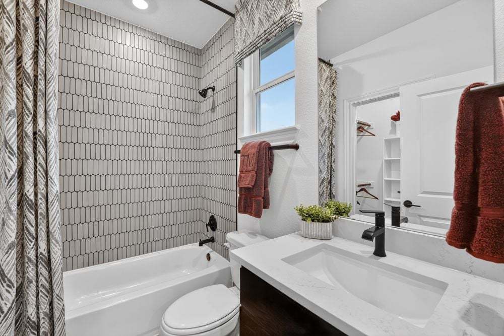 hj-tx-austin-village-grove-balcones-bathroom-004