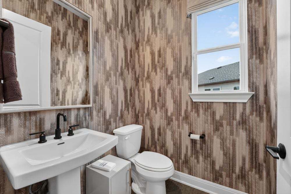 hj-tx-austin-village-grove-balcones-bathroom-005