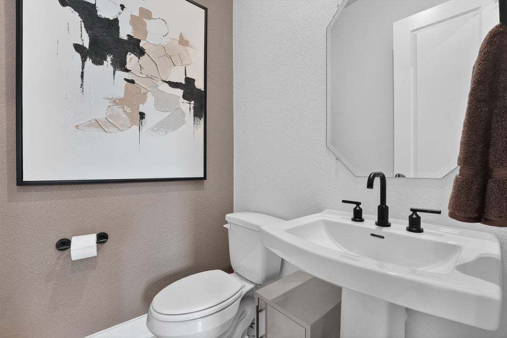hj-tx-austin-village-grove-lamar-lot-8-bathro...