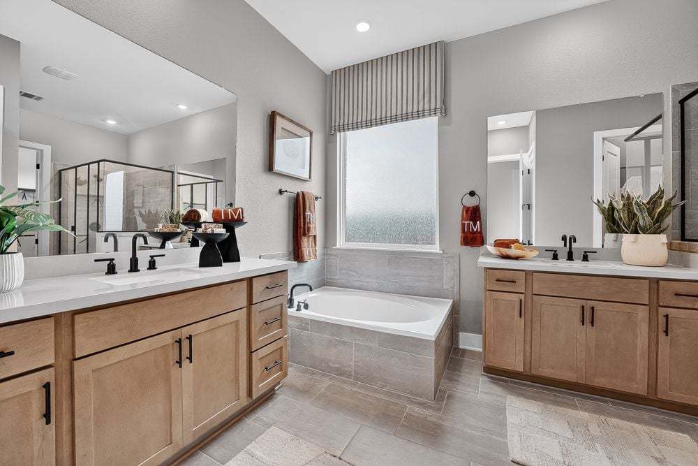 hj-tx-austin-village-grove-lamar-lot-8-bathro...
