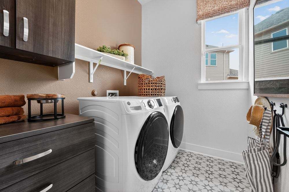 hj-tx-austin-village-grove-lamar-lot-8-laundr...