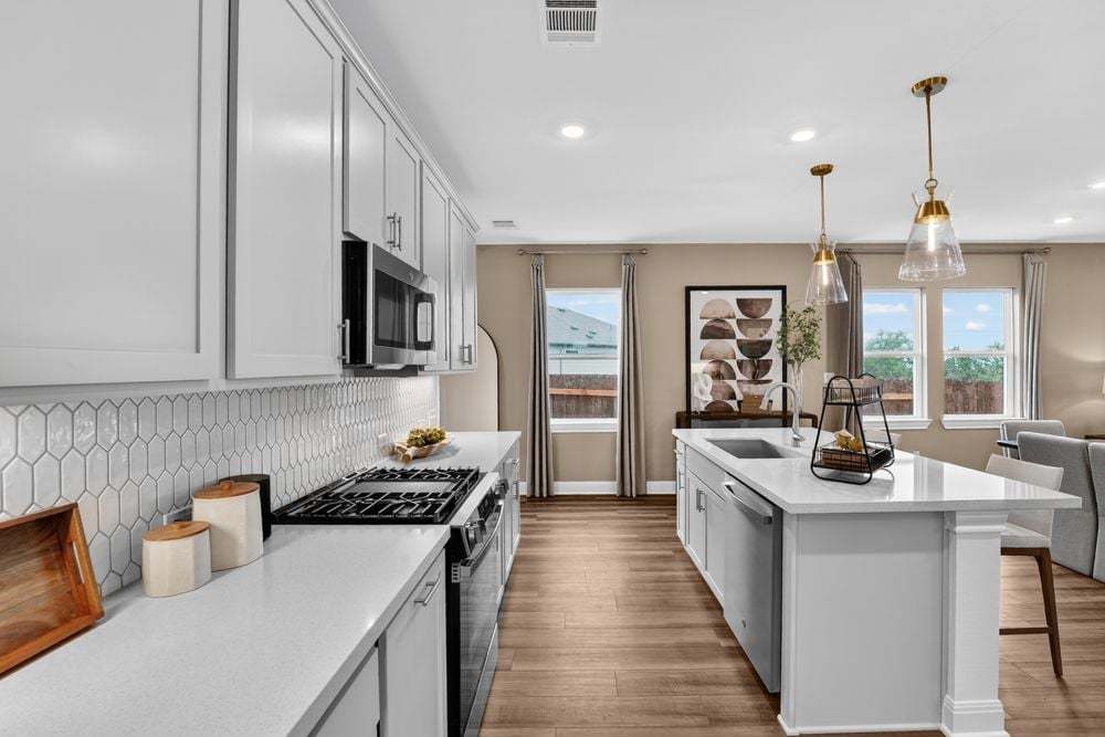 hj-tx-austin-village-grove-merlin-kitchen-003