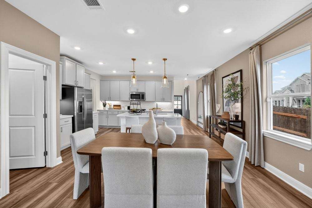 hj-tx-austin-village-grove-merlin-dining-area-002