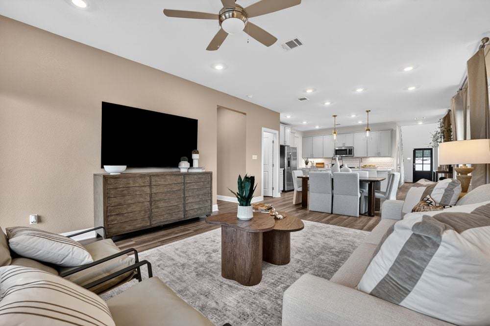 hj-tx-austin-village-grove-merlin-tv-lounge-t...