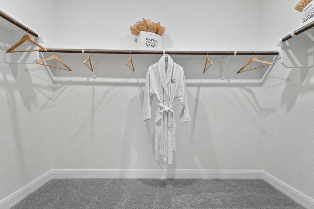 hj-tx-austin-village-grove-merlin-dressingroom-001