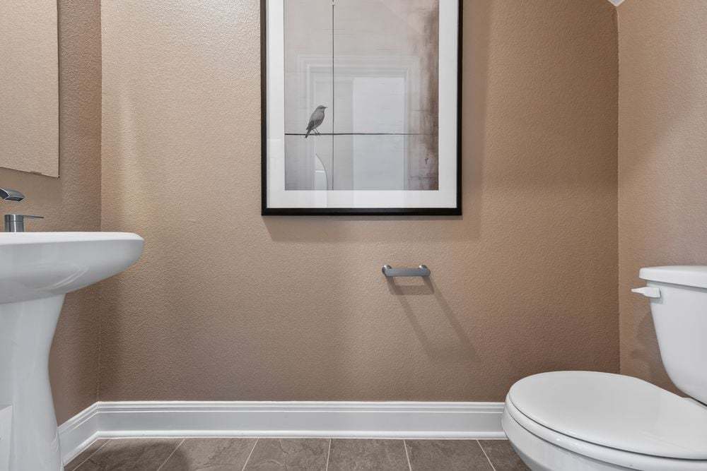 hj-tx-austin-village-grove-merlin-bathroom-001