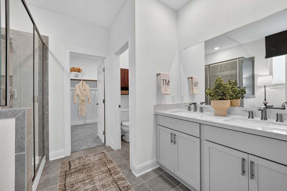 hj-tx-austin-village-grove-merlin-bathroom-002