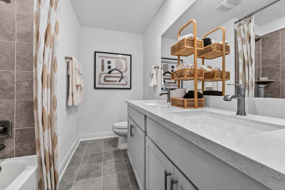 hj-tx-austin-village-grove-merlin-bathroom-005