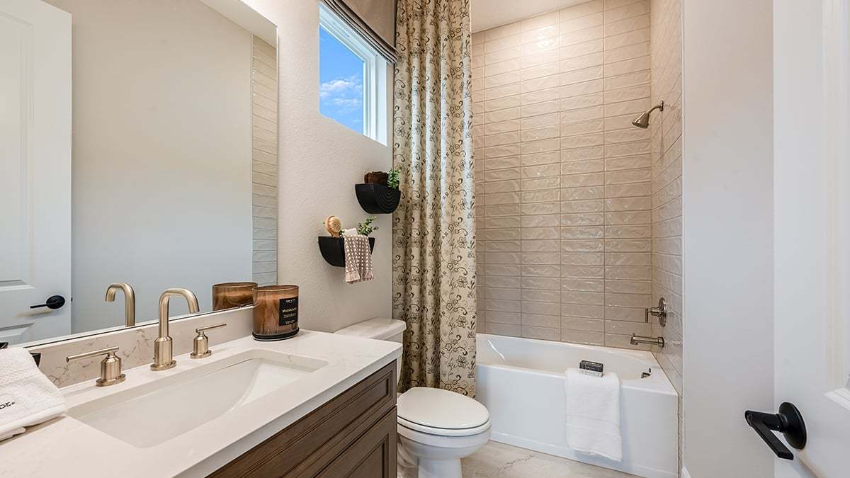 Esplanade-at-St-Marys-Palazio-II secondary bath 2